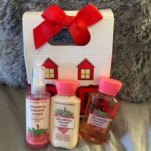 NWT BBW Strawberry Poundcake Gift Set
All travel size